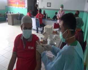 Proses vaksinasi yang dilakukan di Lapas Kelas II A Kendari