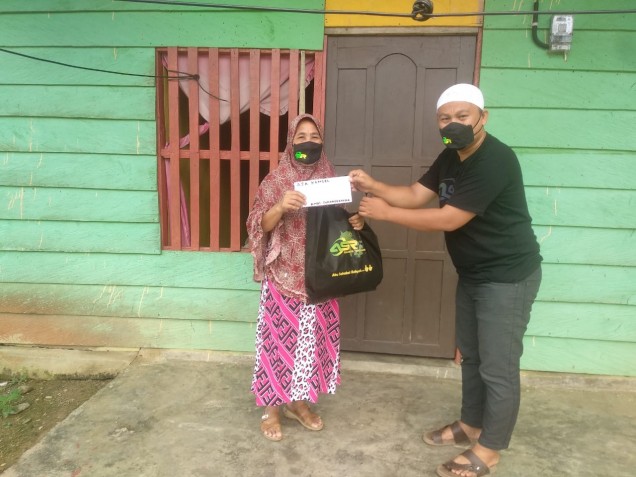 Tim ASR Memberikan Bantuan Kepada Guru Honorer Di Konawe Selatan'