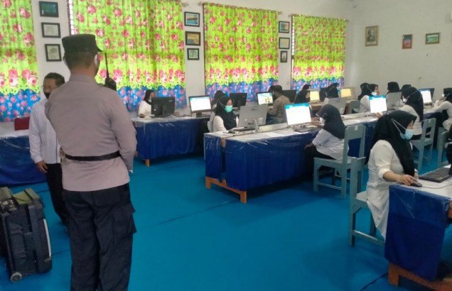"Kapolsek wawotobi memantau peserta ujian pppk 