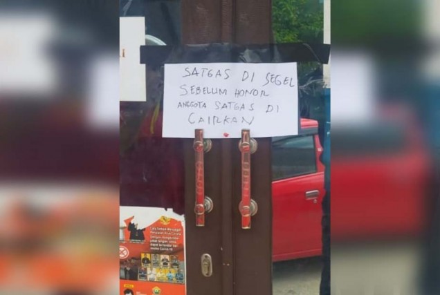 "Kantor Satgas Covid-19 disegel.