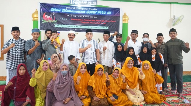 "Lurah Tobuuha dan Panitia Maulid Nabi Muhammad SAW 1443 H. 