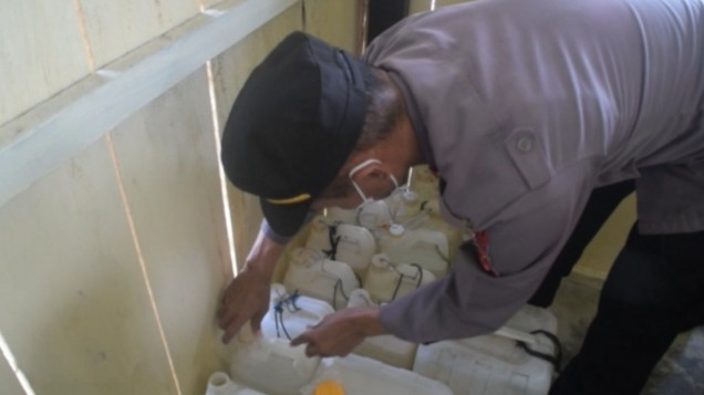 "Ratusan liter minuman tradisional beralkohol berhasil diamankan anggota Polsek Lea-lea.