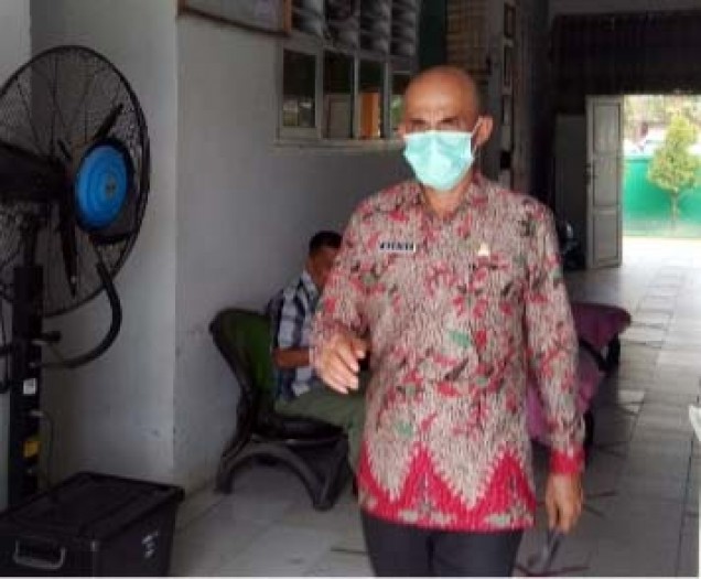 "Kepala SMP Negeri 4 Kendari, Madina. Foto Istimewa