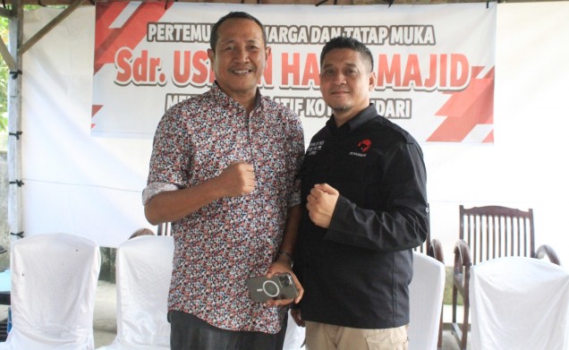 "Ketua DPC PDIP Kota Kendari, Ishak Ismail dan Usman Halik Majid salah satu bakal caleg andal PDIP.